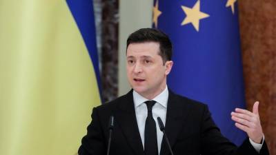 Владимир Зеленский - Зеленский выразил благодарность США за помощь в борьбе с олигархами - iz.ru