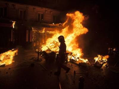 Во Франции - Во Франции снова беспорядки: под Лионом сожгли десятки авто, пострадал полицейский - unn.com.ua - Киев - Франция - Европа