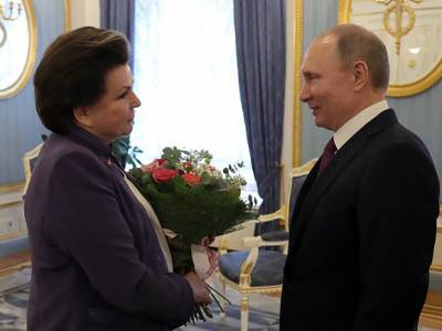 Владимир Путин - Валентина Терешкова - «Отрадно, что ваши знания востребованы в законотворчестве»: Путин поздравил инициатора его «обнуления» Терешкову с днем рождения - rosbalt.ru