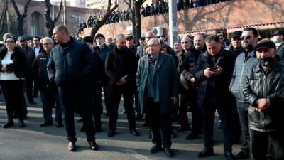 Никола Пашинян - Оник Гаспарян - В Ереване отставные военные вышли на митинг в поддержку начальника Генштаба - news-front.info - Армения - Ереван
