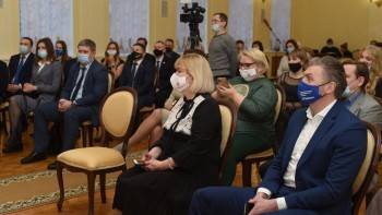 Сергей Воропанов - Волонтеров, представителей социально ответственного бизнеса и активных вологжан наградили за помощь Вологде в период пандемии - vologda-poisk.ru - Вологда