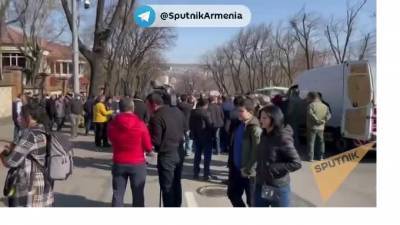 Никола Пашинян - Оник Гаспарян - Митинг противников Пашиняна начался у здания парламента Армении - piter.tv - Армения - Ереван
