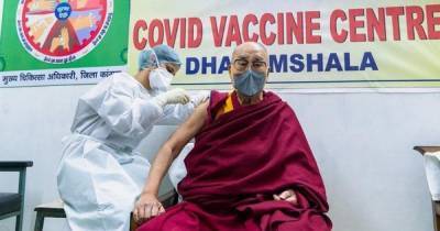 Далай-лама получил прививку от коронавируса препаратом CoviShield, которым вакцинируют украинцев - tsn.ua - Англия