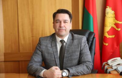 Виктор Пранюк - Ямочный ремонт, аварийные деревья и зеленые насаждения в Гродно. Прямую телефонную линию с жителями региона провел заместитель председателя облисполкома Виктор Пранюк - grodnonews.by