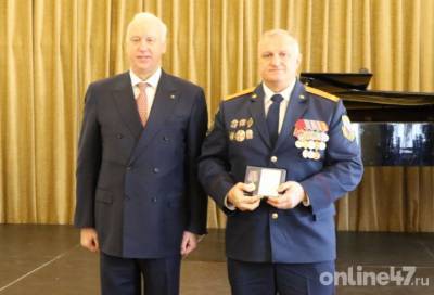 Александр Бастрыкин - Денис Седов - Андрей Кочетков - Александр Бастрыкин вручил памятную медаль главе КДХ Ленобласти Денису Седову - online47.ru - Ленинградская обл. - Санкт-Петербург - Следственный Комитет