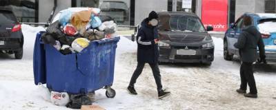 Жители дома в центре Новосибирска уже несколько лет жалуются на мусорку - runews24.ru - Новосибирск