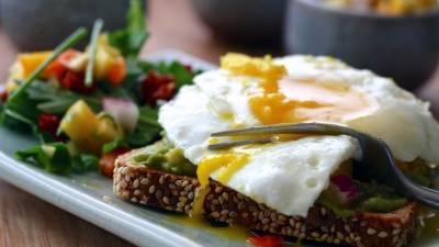 Нутрициолог Руденко назвала рецепт идеального завтрака для женщин - politros.com