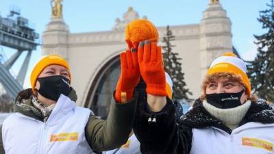 Владимир Путин - Мы вместе! Как волонтерское движение стало одним из символов борьбы с COVID-19 - 5-tv.ru