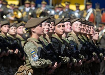 Женщин в армии всегда ставили рядом с мужчинами, – военный историк - 24tv.ua - Новости