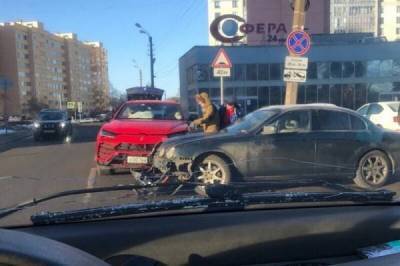 Питер Онлайн - «Страховая переезжает на Луну»: в Сестрорецке «Ламборджини» врезался в «Ягуар» - skuke.net - Санкт-Петербург - Интересно
