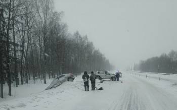 Пять автомобилей столкнулись на трассе под Вологдой - vologda-poisk.ru - Вологда - Медвежьегорск