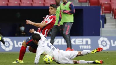 Луис Суарес - Карим Бензема - «Реал» на последних минутах добился ничьей с «Атлетико» в матче Примеры - russian.rt.com - Испания - Мадрид