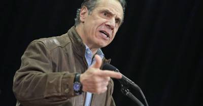 Эндрю Куомо - Секс-скандал: губернатора Нью-Йорка призвали уйти в отставку - tsn.ua - Нью-Йорк - Нью-Йорк - шт. Нью-Йорк