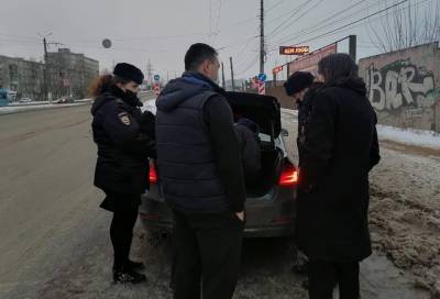 В Твери автоинспекторы остановили автомобиль с наркотиками в цветочных горшках - afanasy.biz - Тверь