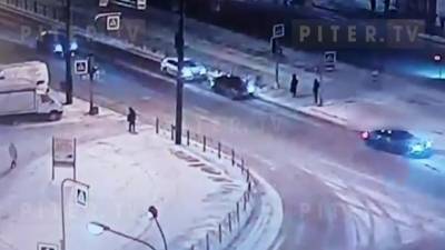 Момент массового ДТП на перекрестке Белы Куна и Бухарестской попал на видео - piter.tv - Санкт-Петербург - с. Видео