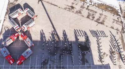 В Твери пожарные оригинально поздравили женщин с 8 марта - afanasy.biz - Тверь