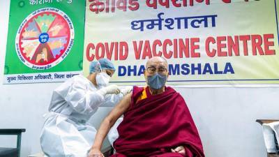 Далай-лама сделал прививку от коронавируса - ru.euronews.com - Англия - Швейцария - Франция - Иран - Великобритания