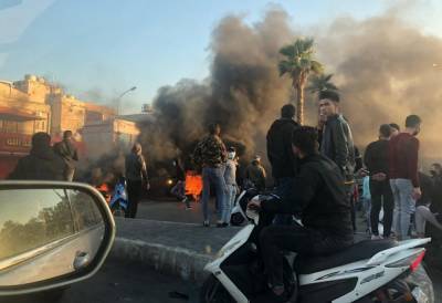 В Ливане участники массовых протестов начали перекрывать въезды в столицу - znak.com - Ливан - Бейрут