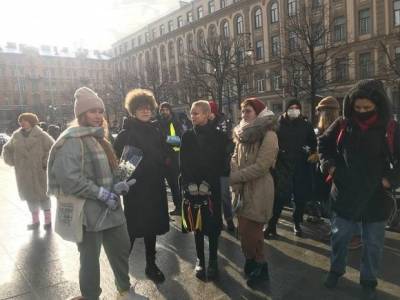 Феминистки спели на шествии в Петербурге правозащитные частушки - rosbalt.ru - Санкт-Петербург