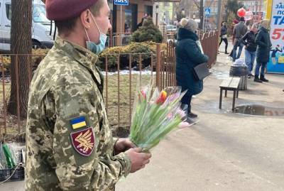 Ветераны АТО поздравили женщин Кривого Рога с праздником весны и женственности - kp.ua - Кривой Рог