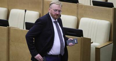 Виталий Милонов - Милонов заявил о едва хватающей на жизнь депутатской зарплате - ren.tv - Москва