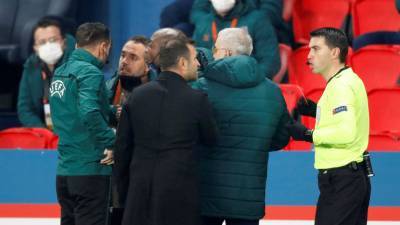 Пьер Вебо - УЕФА дисквалифицировал судью, который спровоцировал расистский скандал в матче ЛЧ «ПСЖ» — «Истанбул» - russian.rt.com