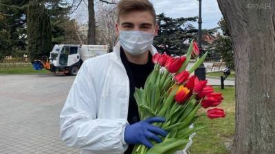 «Белый концерт» и тысячи тюльпанов: как в Севастополе отметили 8 Марта - riafan.ru - Севастополь
