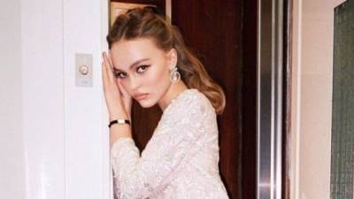 Джон Депп - Юная дочка Джонни Деппа с бантом на интересном месте наделала шуму в сети: бесстыжие кадры - sport.politeka.net