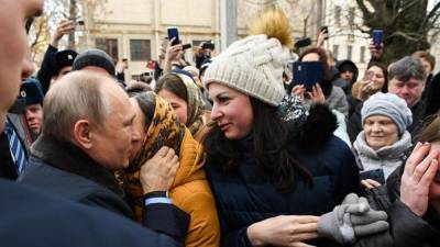 Владимир Путин - Девушка, попросившая Путина взять ее замуж, рассказала о своей жизни - gubdaily.ru - Иваново