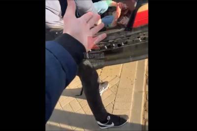 В Краснодаре посреди дня достали из багажника женщину – она говорит, её хотели убить - kuban.mk.ru - Краснодар