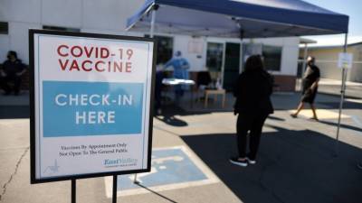 Рошель Валенски - Власти США ослабили ограничения для вакцинированных от COVID-19 - golos-ameriki.ru