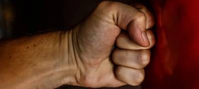 Встреча двух приятелей в Петрозаводске закончилась тяжелыми травмами и "уголовкой" - stolicaonego.ru - Петрозаводск - республика Карелия
