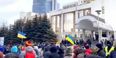 В Киеве вышли на акцию протеста против съезда судей — видео - nv.ua - Киев