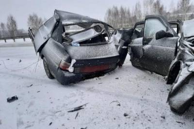 На трассе Курган — Екатеринбург — смертельное ДТП. Одну из машин разорвало пополам - znak.com - Екатеринбург - Курганская обл. - Курган