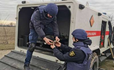 Пиротехники ГСЧС Украины изъяли и уничтожили почти 7 тысяч взрывоопасных предметов - lenta.ua - Кривой Рог - Днепропетровская обл. - район Каховский - Гсчс