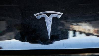 Илон Маск - Стоимость компании Tesla упала на треть - iz.ru