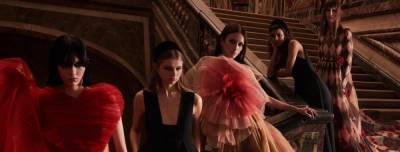 Под сводами Версаля: коллекция Christian Dior осень-зима 2021/22 - skuke.net