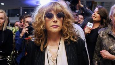 Алла Пугачева - Максим Галкин - Россияне раскритиковали Пугачеву за общение с фанатами со стен своего замка - inforeactor.ru