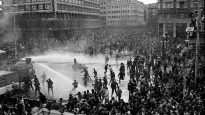 Слободан Милошевич - Как это было: 30 лет первому масштабному протесту против режима Милошевича - newdaynews.ru - Сербия - Белград