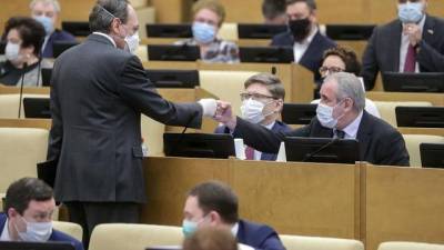 Госдума хочет запретить банкам ставить заранее ставить "галочки" в графах кредитных договоров - delovoe.tv - Россия