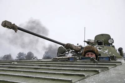 Луганск зафиксировал стягивание украинской бронетехники в Донбасс - lenta.ru - ЛНР - Луганск - Счастье