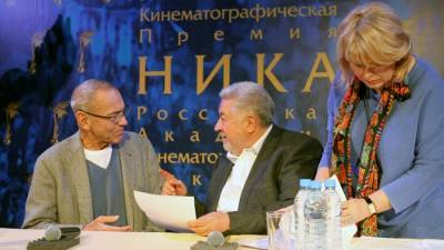 Юлия Высоцкая - Андрей Кончаловский - Фильм "Дорогие товарищи!" Кончаловского представлен в 9 номинациях премии "Ника" - m24.ru - Новочеркасск