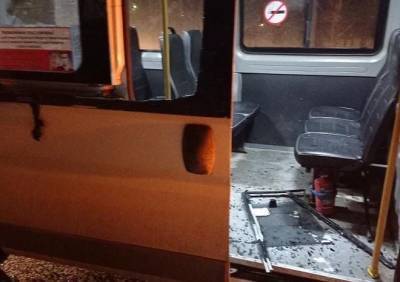 В рязанской маршрутке пассажир разбил стекло - ya62.ru - Рязань