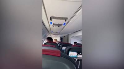 Блогер - Блогер запустил фейк про аварийные выходы для россиян в самолете над Крымом - piter.tv - Крым