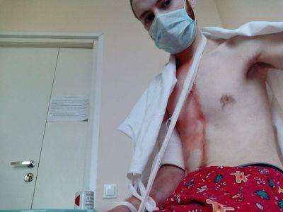Давид Френкель - Журналист Давид Френкель, которому полицейский сломал руку, обратился в ЕСПЧ - kasparov.ru - Санкт-Петербург