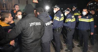 Владимир Познер - В Грузии Владимира Познера "поздравили с днем рождения" акцией протеста - sputnik-georgia.ru - Грузия - Апсны - Тбилиси