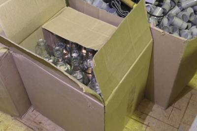 Почти 10 тысяч бутылок паленной водки изъяли на складе под Екатеринбургом - eburg.mk.ru - Екатеринбург