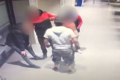 Подростки жестоко избили участника АТО на Закарпатье, появилось видео: "Ударили камнем и..." - politeka.net
