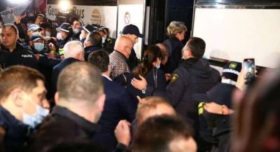 Владимир Познер - Познер с гостями покинул Грузию после ночных протестов - lenta.ua - Москва - Россия - Грузия - Тбилиси