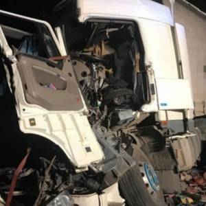 На Киевщине столкнулись три грузовика: есть пострадавший. Фото - reporter-ua.com - Киев - Киевская обл. - Харьков